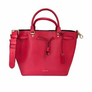 MICHAEL KORS LARGE BUCKET BAG